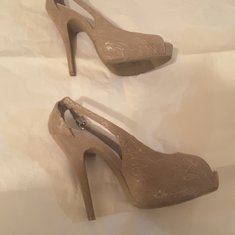 Ann Michelle tan peep toe heels